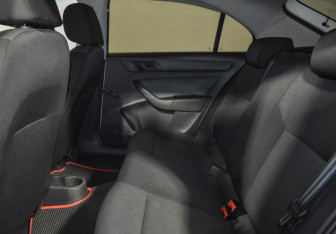 Подержанный автомобиль Skoda Rapid Liftback 2016 года (11 фото)