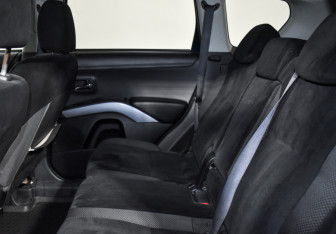 Подержанный автомобиль Mitsubishi Outlander 2011 года (12 фото)