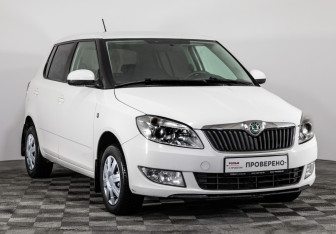 Подержанный автомобиль Skoda Fabia Hatchback 2012 года (3 фото)