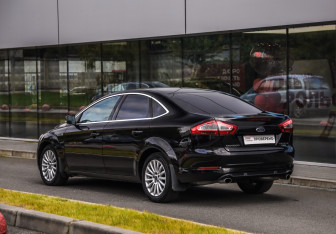 Подержанный автомобиль Ford Mondeo Sedan 2014 года (8 фото)