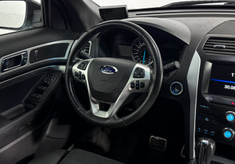 Подержанный автомобиль Ford Explorer 2014 года (16 фото)