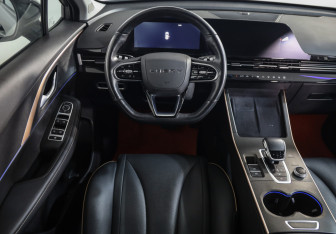 Подержанный автомобиль Omoda C5 2023 года (11 фото)