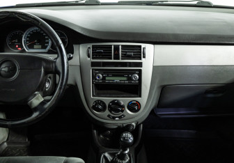 Подержанный автомобиль Chevrolet Lacetti Sedan 2006 года (14 фото)