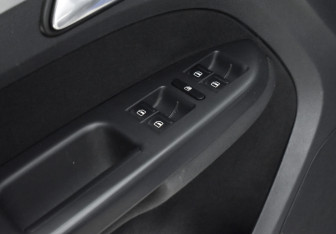 Подержанный автомобиль Volkswagen Touran 2007 года (10 фото)