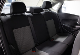 Подержанный автомобиль Volkswagen Polo Sedan 2011 года (11 фото)