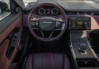 Подержанный автомобиль Land Rover Range Rover Evoque 2024 года (15 фото)