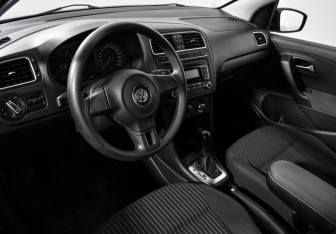 Подержанный автомобиль Volkswagen Polo Sedan 2011 года (9 фото)