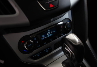 Подержанный автомобиль Ford Focus Hatchback 2013 года (12 фото)