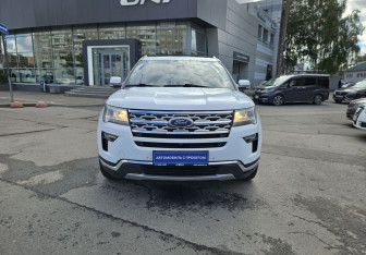 Подержанный автомобиль Ford Explorer 2018 года (2 фото)