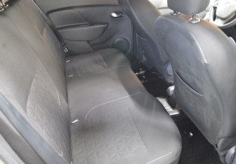 Подержанный автомобиль Renault Sandero 2015 года (13 фото)