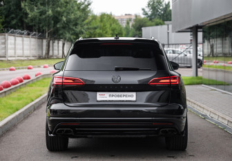 Подержанный автомобиль Volkswagen Touareg 2021 года (7 фото)