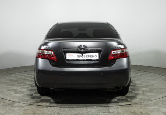 Подержанный автомобиль Toyota Camry Sedan 2006 года (6 фото)