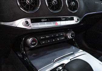 Подержанный автомобиль Kia Stinger 2023 года (25 фото)