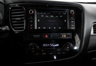 Подержанный автомобиль Mitsubishi Outlander 2016 года (12 фото)