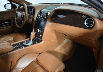 Подержанный автомобиль Bentley Continental GT Coupe 2007 года (12 фото)