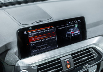 Подержанный автомобиль BMW X3 2021 года (25 фото)