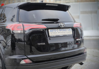 Подержанный автомобиль Toyota RAV4 2018 года (8 фото)