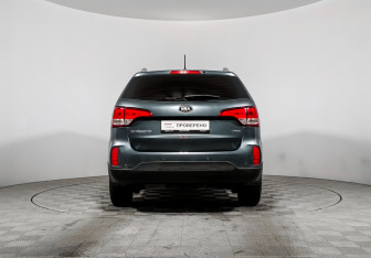 Подержанный автомобиль Kia Sorento 2013 года (6 фото)