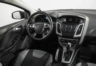 Подержанный автомобиль Ford Focus Sedan 2013 года (9 фото)