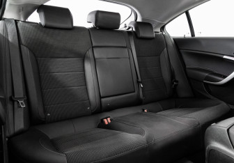 Подержанный автомобиль Opel Insignia Liftback 2012 года (19 фото)