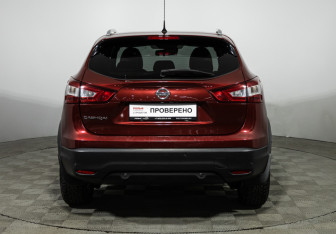 Подержанный автомобиль Nissan Qashqai 2016 года (6 фото)