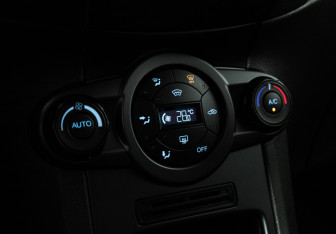 Подержанный автомобиль Ford Fiesta Hatchback 2016 года (15 фото)