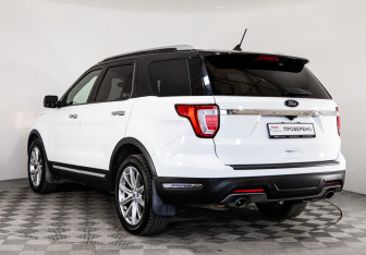 Подержанный автомобиль Ford Explorer 2019 года (7 фото)