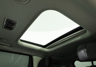 Подержанный автомобиль Kia Carnival 2022 года (17 фото)