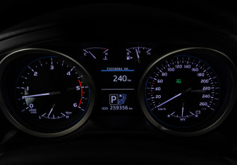 Подержанный автомобиль Toyota Land Cruiser Suv 2014 года (30 фото)