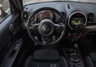 Подержанный автомобиль MINI Countryman 2017 года (12 фото)