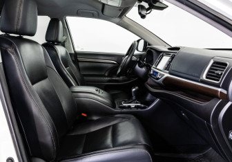 Подержанный автомобиль Toyota Highlander 2014 года (25 фото)