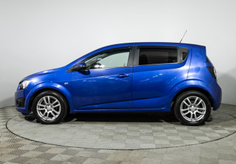 Подержанный автомобиль Chevrolet Aveo Hatchback 2012 года (8 фото)