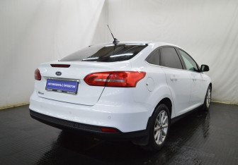 Подержанный автомобиль Ford Focus Sedan 2017 года (5 фото)