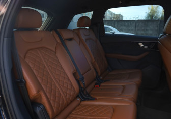 Подержанный автомобиль Audi Q7 2018 года (11 фото)
