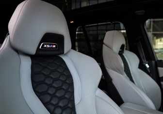 Подержанный автомобиль BMW X5 M 2021 года (19 фото)