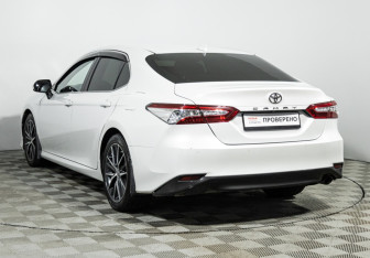 Подержанный автомобиль Toyota Camry Sedan 2021 года (7 фото)