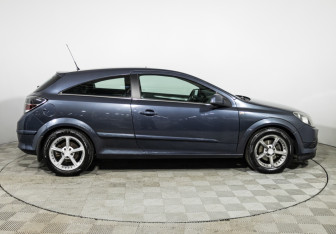 Подержанный автомобиль Opel Astra Hatchback 2010 года (4 фото)