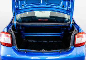 Подержанный автомобиль Renault Logan Sedan 2016 года (16 фото)