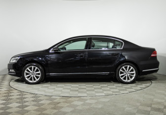 Подержанный автомобиль Volkswagen Passat Sedan 2011 года (8 фото)