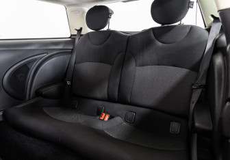 Подержанный автомобиль MINI Hatch 2011 года (17 фото)