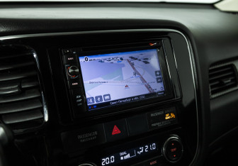 Подержанный автомобиль Mitsubishi Outlander 2015 года (16 фото)