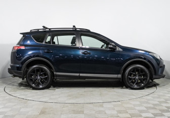 Подержанный автомобиль Toyota RAV4 2019 года (7 фото)