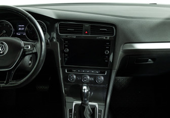 Подержанный автомобиль Volkswagen Golf Hatchback 2018 года (14 фото)