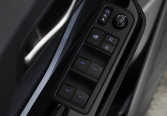 Подержанный автомобиль Toyota C-HR 2021 года (22 фото)