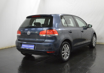 Подержанный автомобиль Volkswagen Golf Hatchback 2012 года (5 фото)