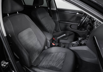 Подержанный автомобиль Volkswagen Jetta Sedan 2017 года (25 фото)