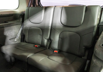 Подержанный автомобиль Nissan Pathfinder 2011 года (21 фото)