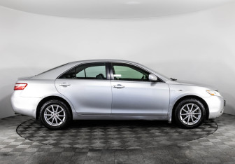 Подержанный автомобиль Toyota Camry Sedan 2008 года (4 фото)