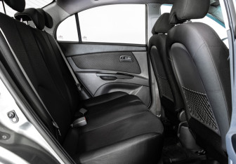 Подержанный автомобиль Kia Rio Sedan 2010 года (15 фото)