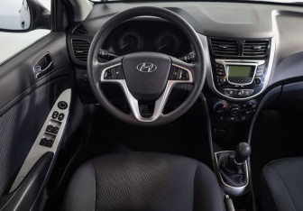 Подержанный автомобиль Hyundai Solaris Sedan 2011 года (10 фото)